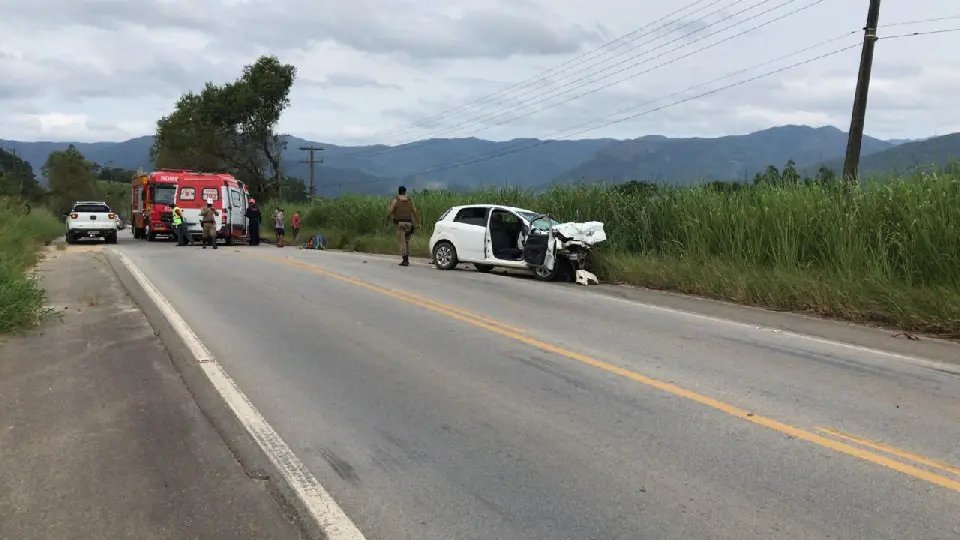 Acidente deixa uma pessoa morta e 4 feridas em estado grave