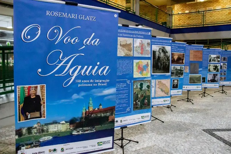 UNIFEBE recebe exposi&ccedil;&atilde;o &ldquo;O Voo da &Aacute;guia: 150 anos de imigra&ccedil;&atilde;o polonesa no Brasil&rdquo;