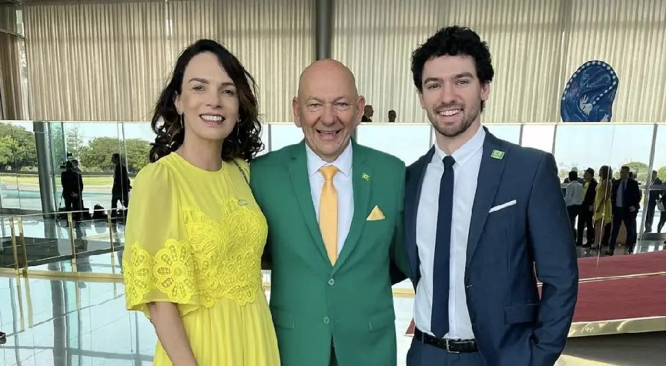 Empres&aacute;rio Luciano Hang participa, ao lado do presidente e sua fam&iacute;lia, das comemora&ccedil;&otilde;es do 7 de setembro