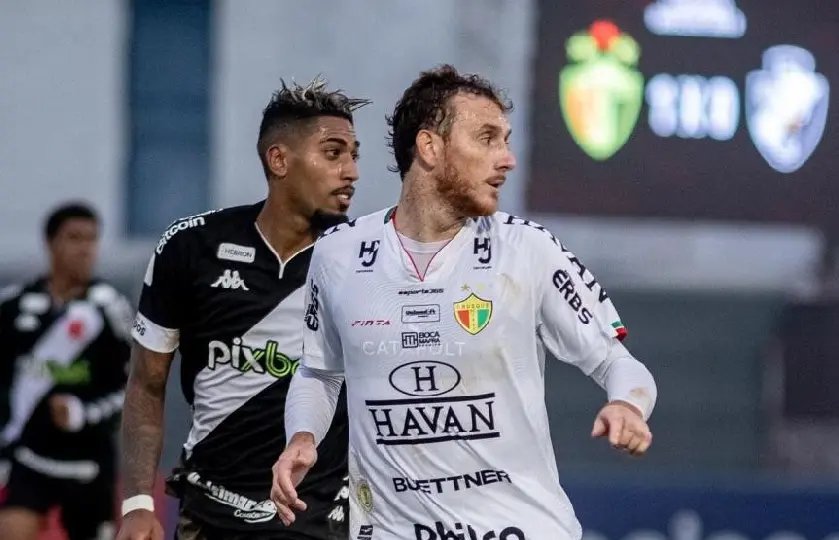 Ianson volta ao time titular ap&oacute;s cinco meses afastado por les&atilde;o