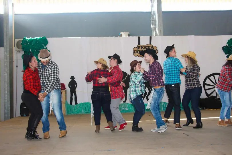 Apae Brusque realiza Festa Country com alunos do Cecon 