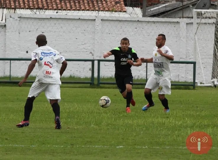 Leandro Campos testa duas equipes em derrota