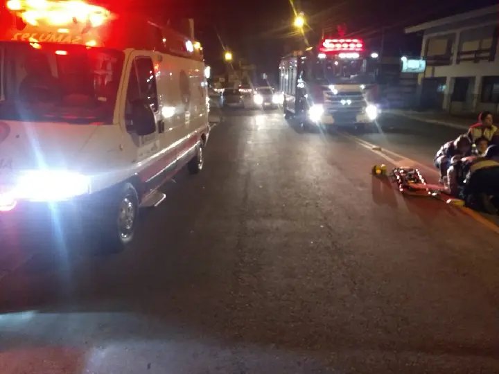 Acidente envolvendo bicicleta e moto deixa idosa ferida