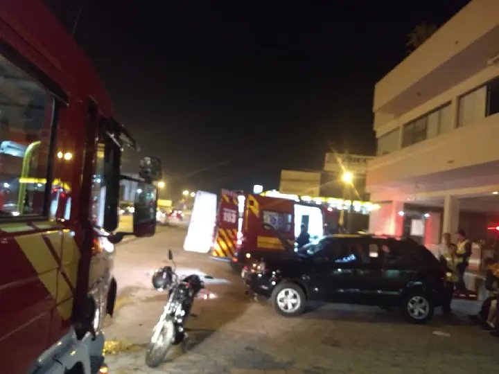 Acidente no Nova Bras&iacute;lia deixa motociclista e carona feridos