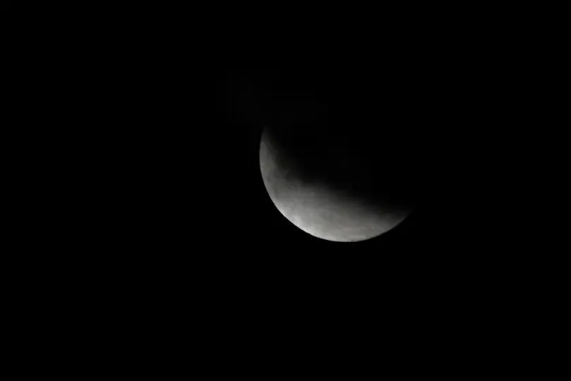 Eclipse parcial da Lua &eacute; visto em Brusque