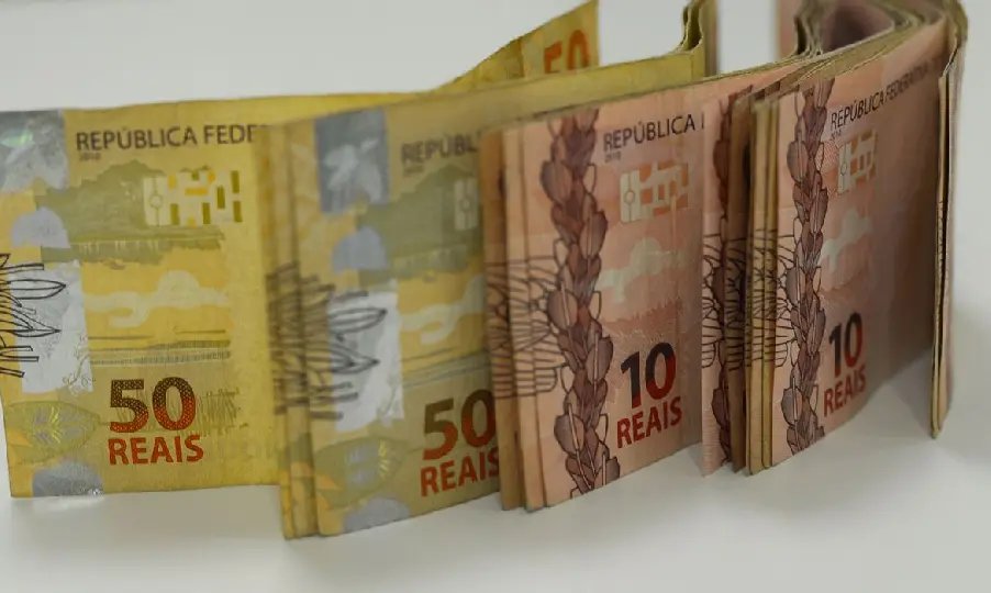 Reajuste do sal&aacute;rio m&iacute;nimo estadual segue para san&ccedil;&atilde;o do governador