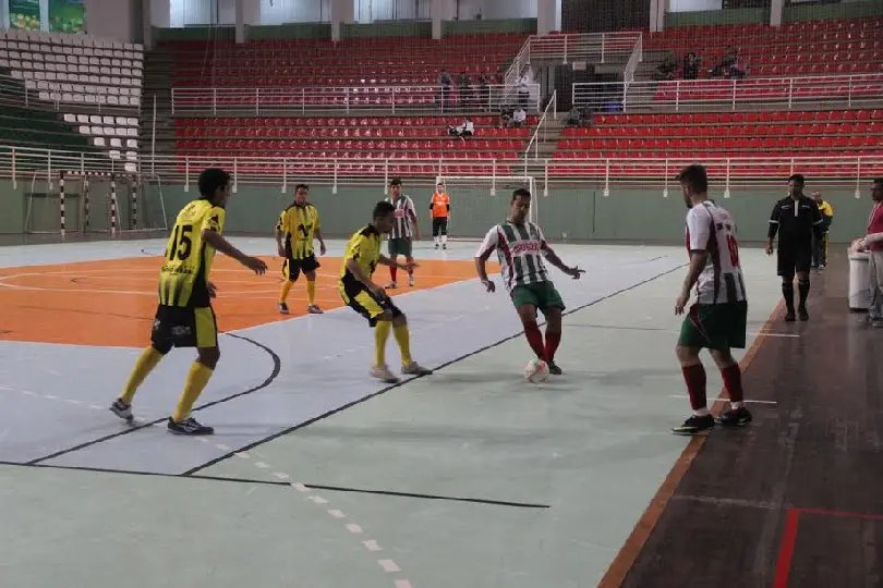 Em jogo quente, Rua Nova Trento vence e elimina o São Pedro do futsal