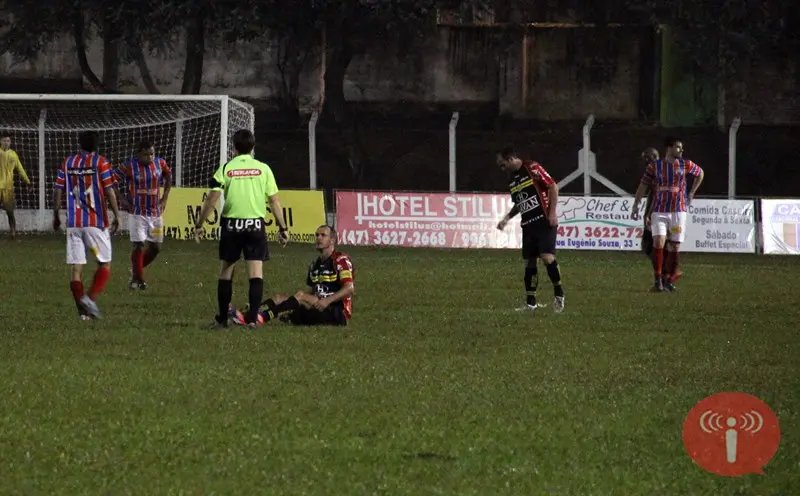 Brusque vence e dorme na liderança isolada