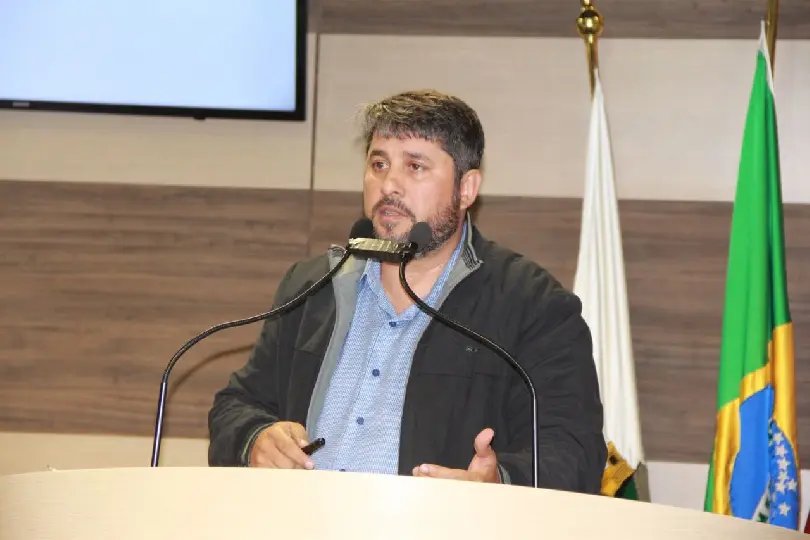 Governo está gastando abaixo da lei com salários, afirma vereador