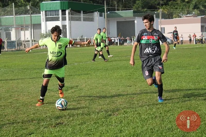 Atual campeão vence na abertura do Municipal de Futebol