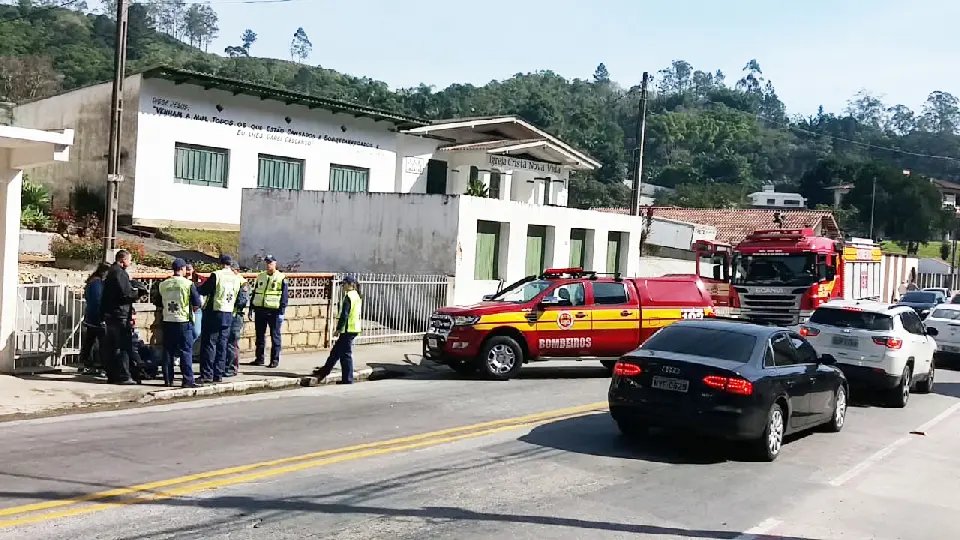 Motociclista fica ferido na Primeiro de Maio