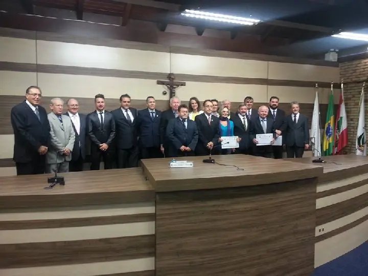 Comendas e homenagens em sessão especial na Câmara