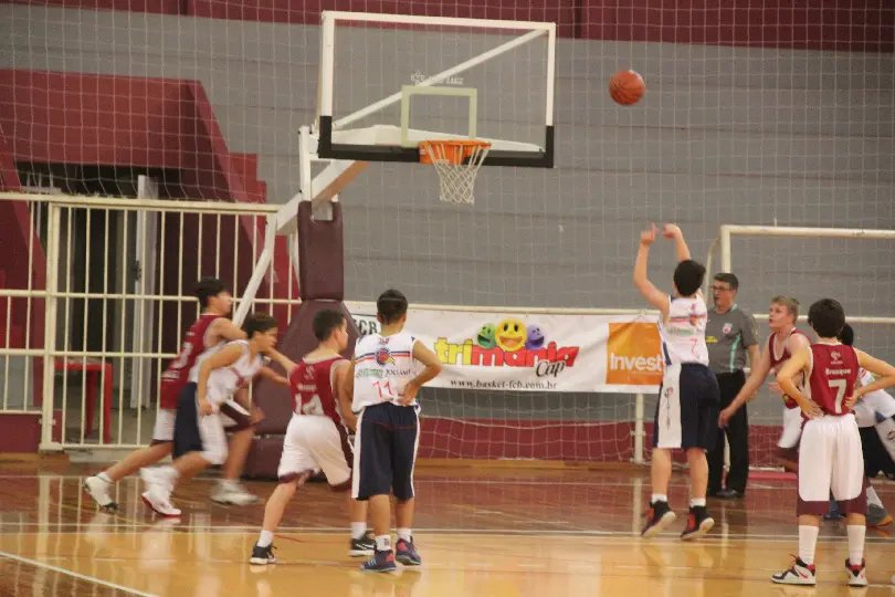 O sábado foi de basquete estadual em Brusque