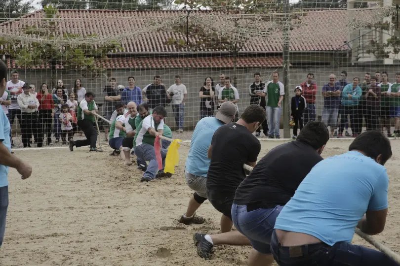 Aymoré ergue taça dos Comunitários pela quinta vez