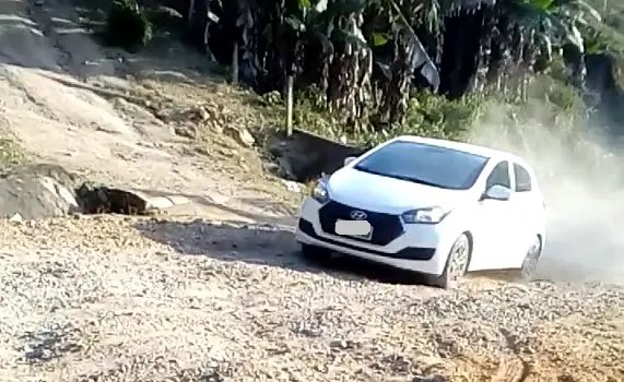 Passagem da máquina piorou situação da rua José Dada