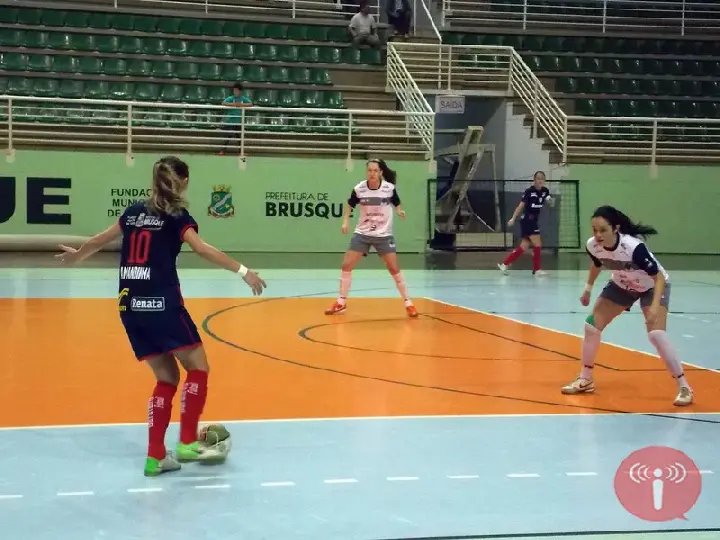 Barateiro sofre derrota em casa