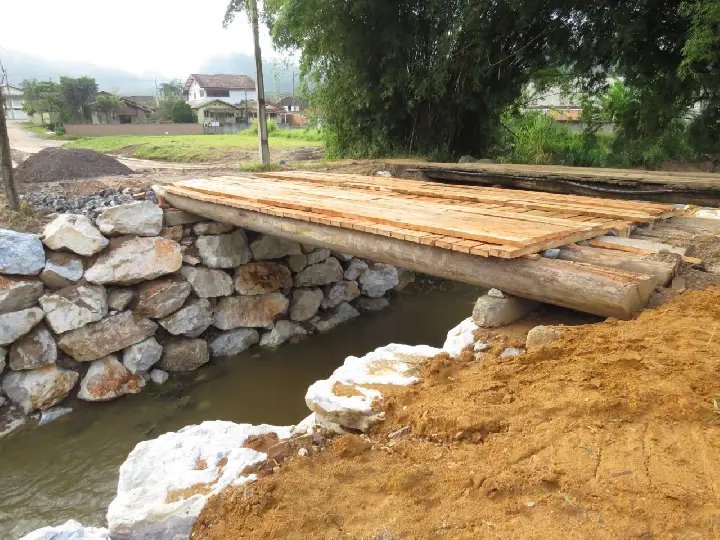 Secretaria de Obras realiza manuten&ccedil;&atilde;o em pontes de madeira 