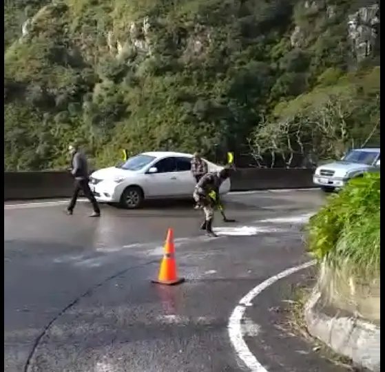 Lamina de &aacute;gua congelada interdita Serra do Rio do Rastro 