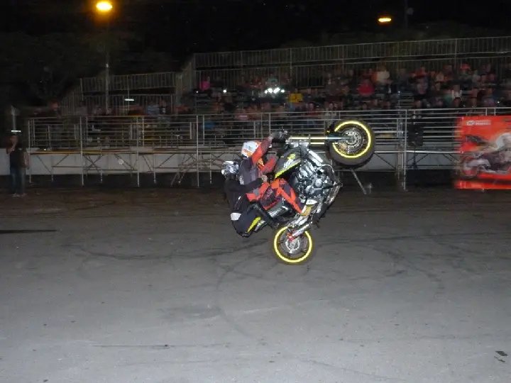 Noite de emoção e muita adrenalina no Brusque Motorcycle