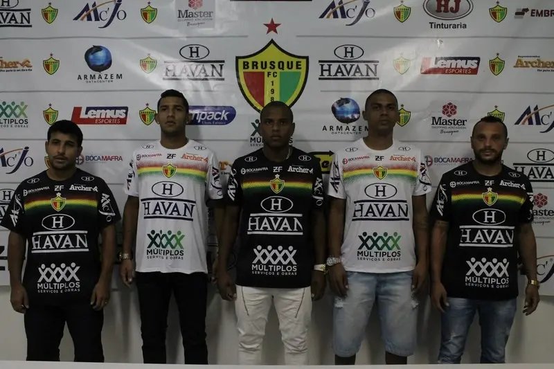 Mais cinco atletas vestiram a camisa do Bruscão