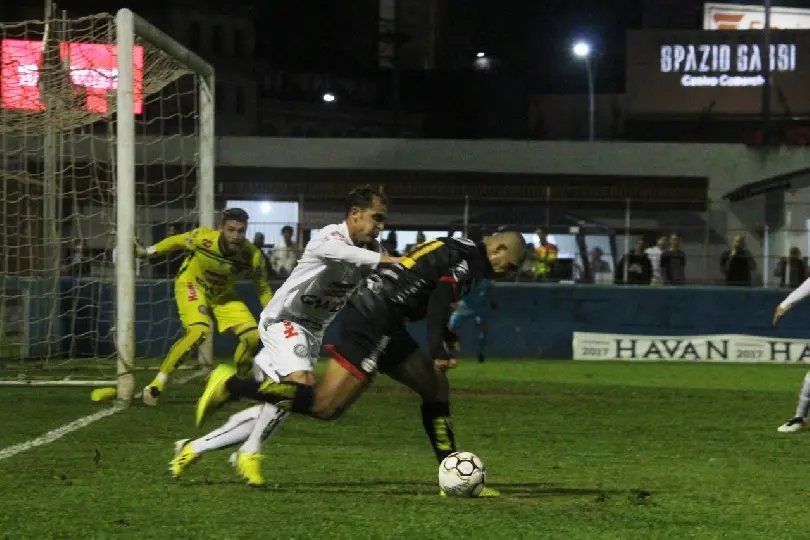 Brusque garante vaga na próxima fase com gol no finalzinho