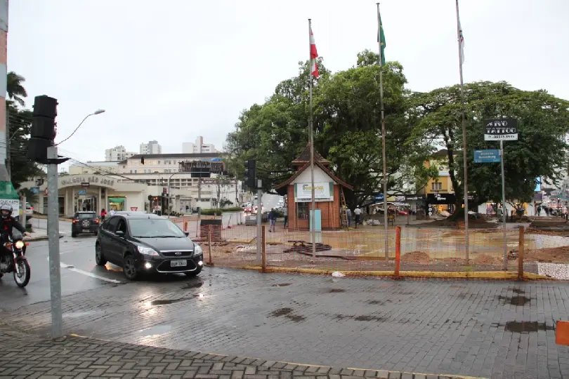 Retorno existente na Pra&ccedil;a Bar&atilde;o de Schneeburg ser&aacute; interditado