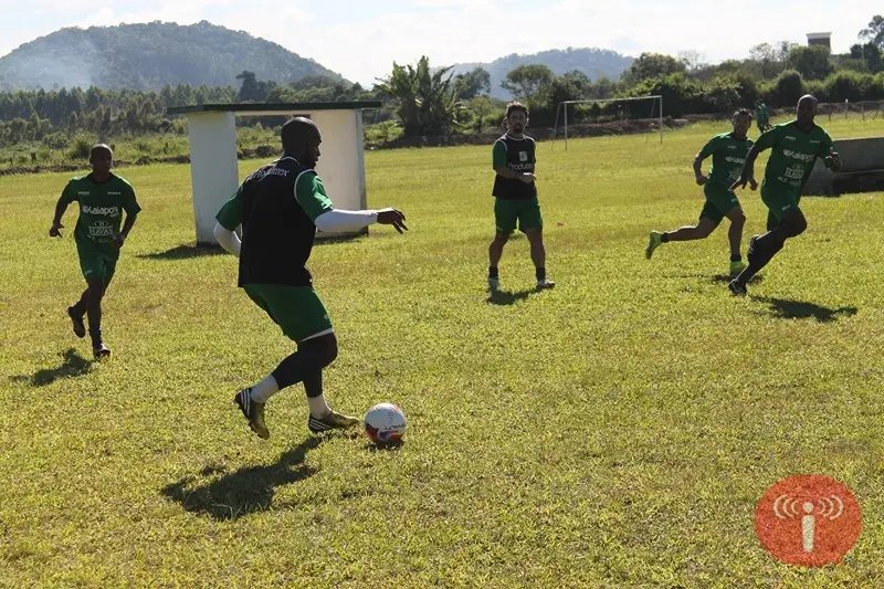 Semana de treinos começa com novidade no elenco