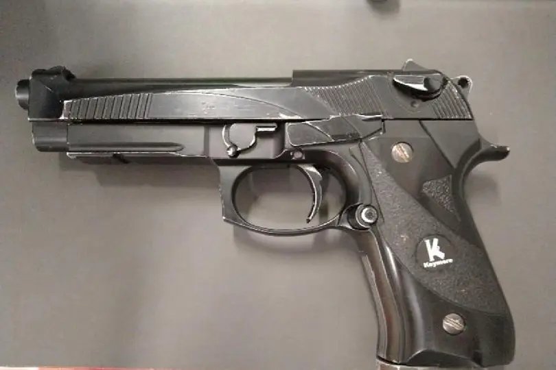 Menores s&atilde;o flagrados com arma de fogo