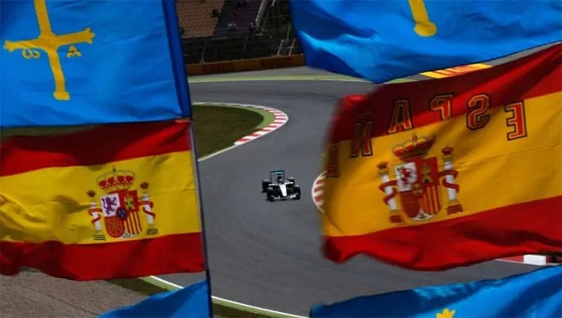 Massa reconhece erro e larga em nono