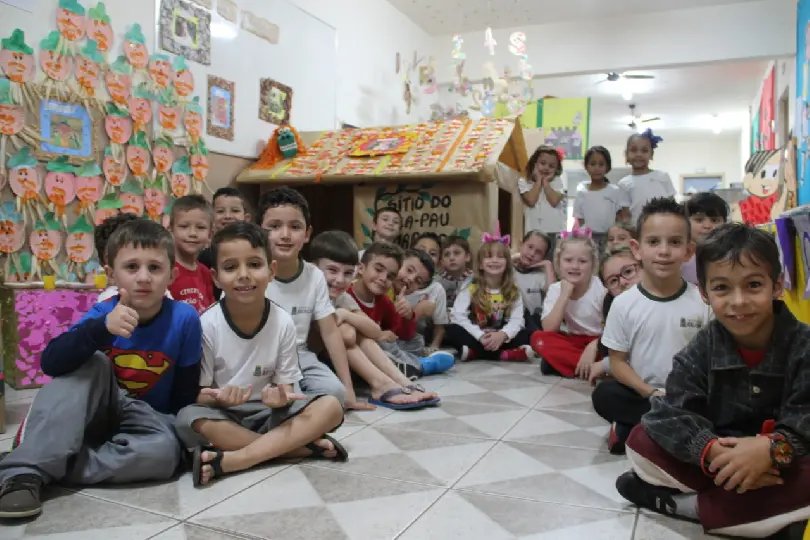 Alunos do CEI Tia Trude d&atilde;o vida ao mundo da literatura