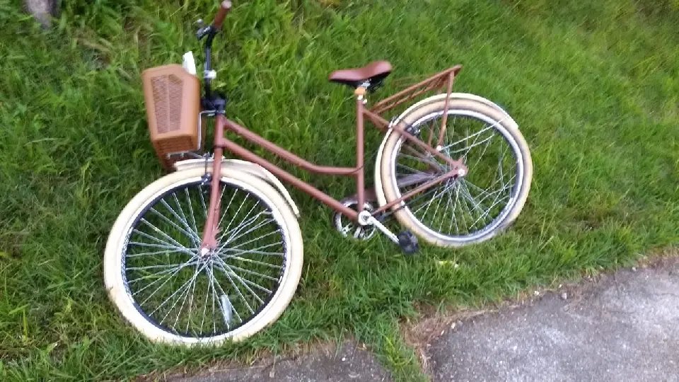 Dois se ferem na colis&atilde;o entre moto e bicicleta