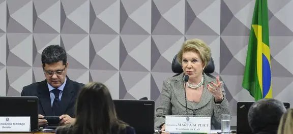 Comissão do Senado rejeita relatório da reforma trabalhista