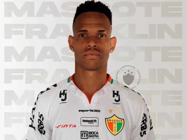 Brusque anuncia a contrata&ccedil;&atilde;o do centroavante Franklin Mascote