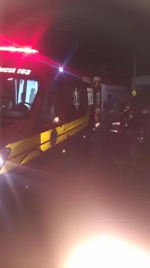 Senhora de 50 anos &eacute; levada para hospital depois de ser atropelada 