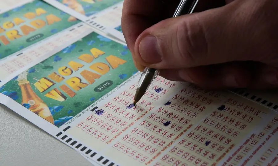 Pr&ecirc;mio da Mega-Sena vai para quatro apostas