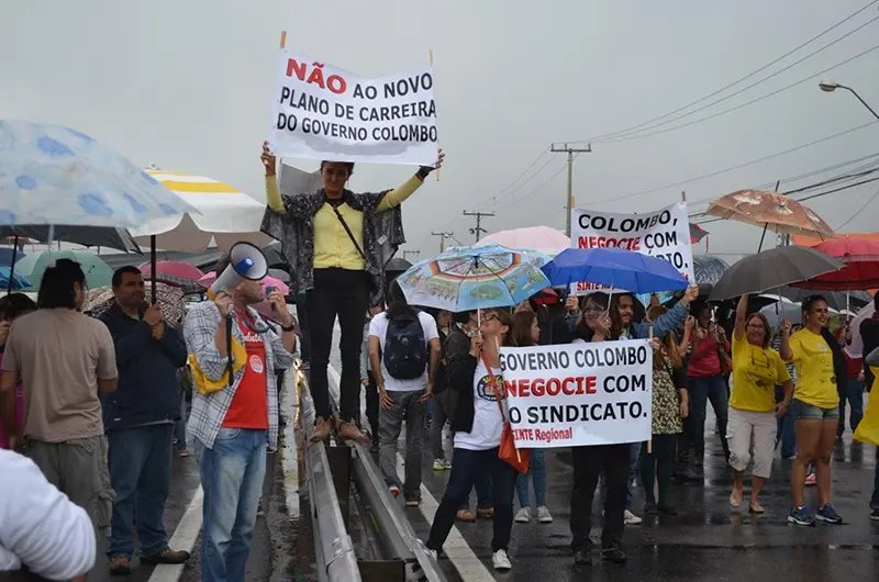 Greve dos professores continua