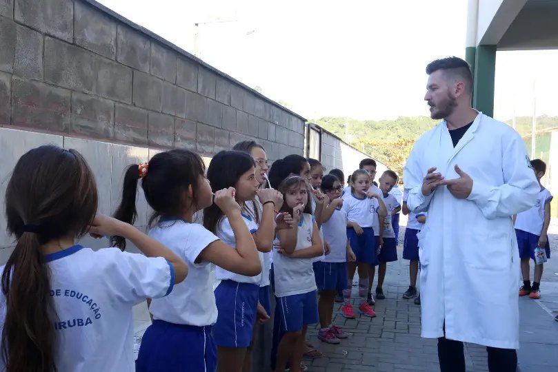 Guabiruba realiza Semana da Sa&uacute;de Bucal nas escolas