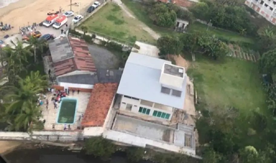Crian&ccedil;as morrem afogadas em piscina de casa abandonada 