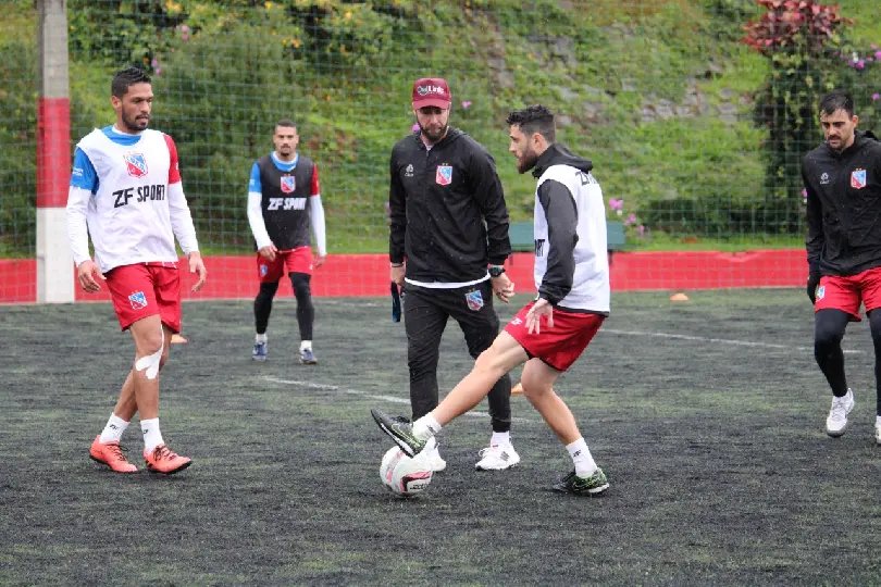 Carlos Renaux treina visando jogo decisivo no Catarinense 