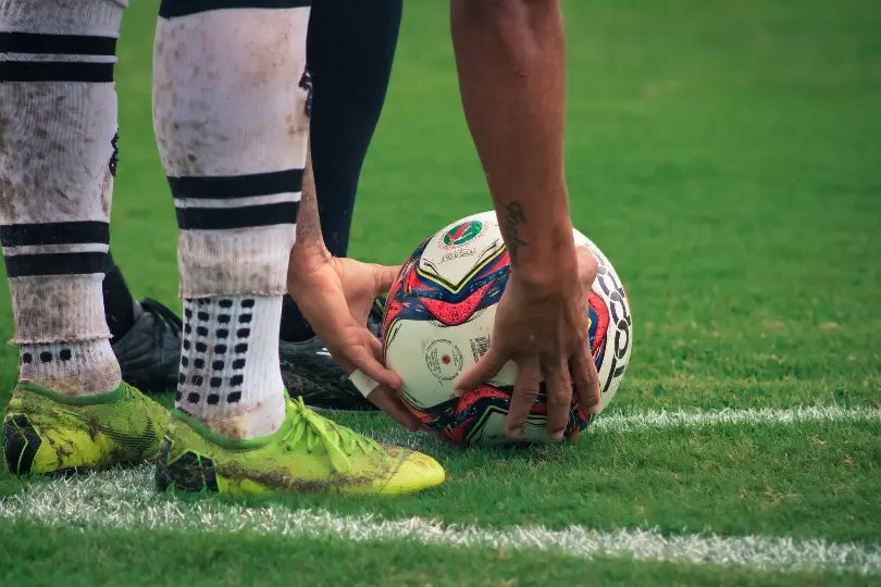 Com pandemia agravada, tr&ecirc;s cidades pro&iacute;bem jogos do Campeonato Catarinense