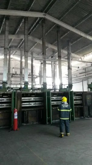 Brigada interna controla incêndio em tinturaria