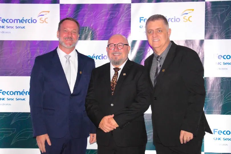Empres&aacute;rios de Brusque tomam posse na diretoria da Fecom&eacute;rcio