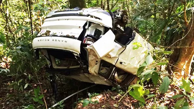 Range Rover furtada é encontrada depenada