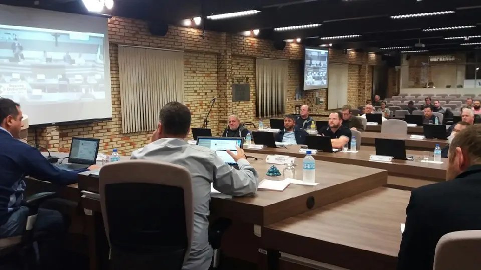 Aprovada lei que visa coibir material de conteúdo sexual e inapropriado nas escolas municipais de Brusque