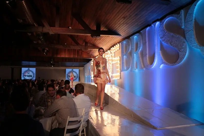 ​Desfile da 37ª Pronegócio é sucesso de público