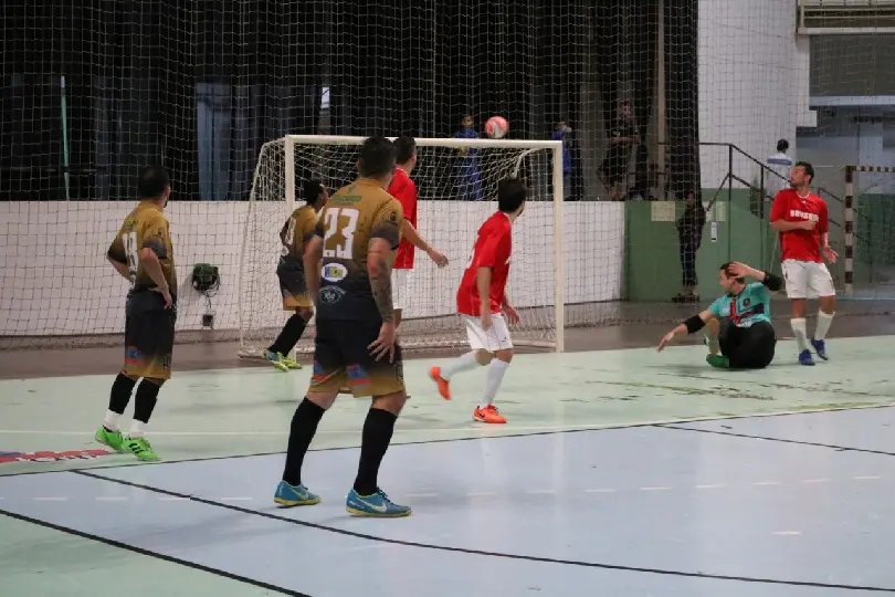 Centro, S&atilde;o Luiz e Rio Branco vencem no segundo dia de futsal 