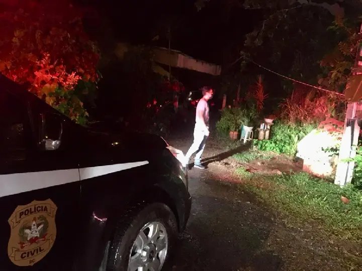 Policia Civil resgata c&atilde;o e faz pris&atilde;o por maus-tratos 