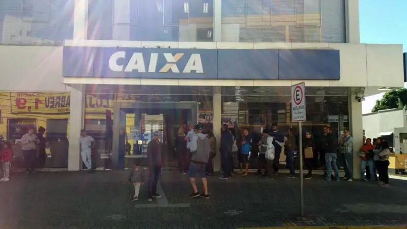 FGTS: dia de movimentação na agência da Caixa