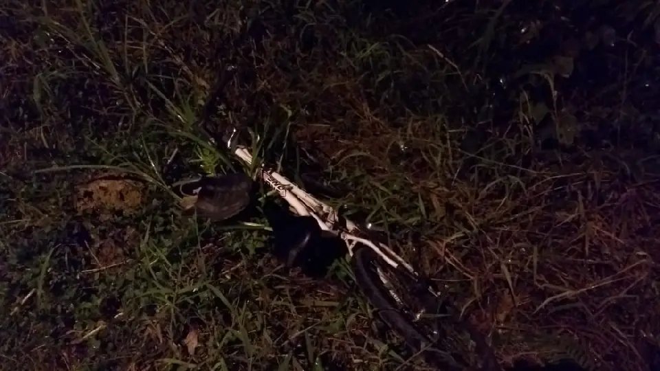 Jovem &eacute; conduzido para hospital depois sofrer queda de bicicleta 