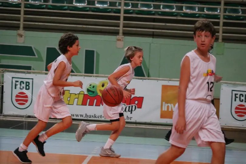 AD Brusque/FME e Col&eacute;gio Salesiano duelam pelo Estadual Sub-12 e Sub-13